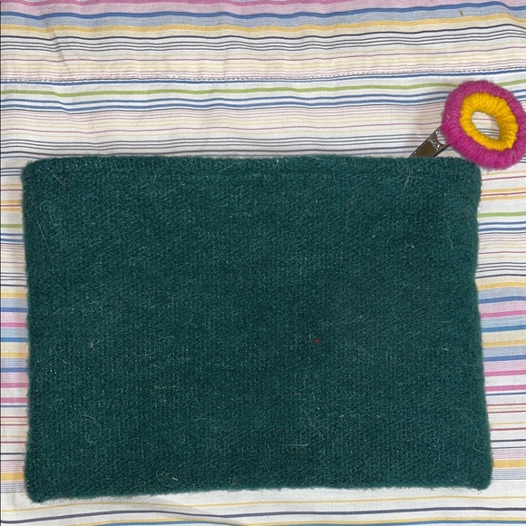 Playful Cat Design Textured Woolen‎ Cosmetic Pouch - Green and Yellow - Picture 3 of 7